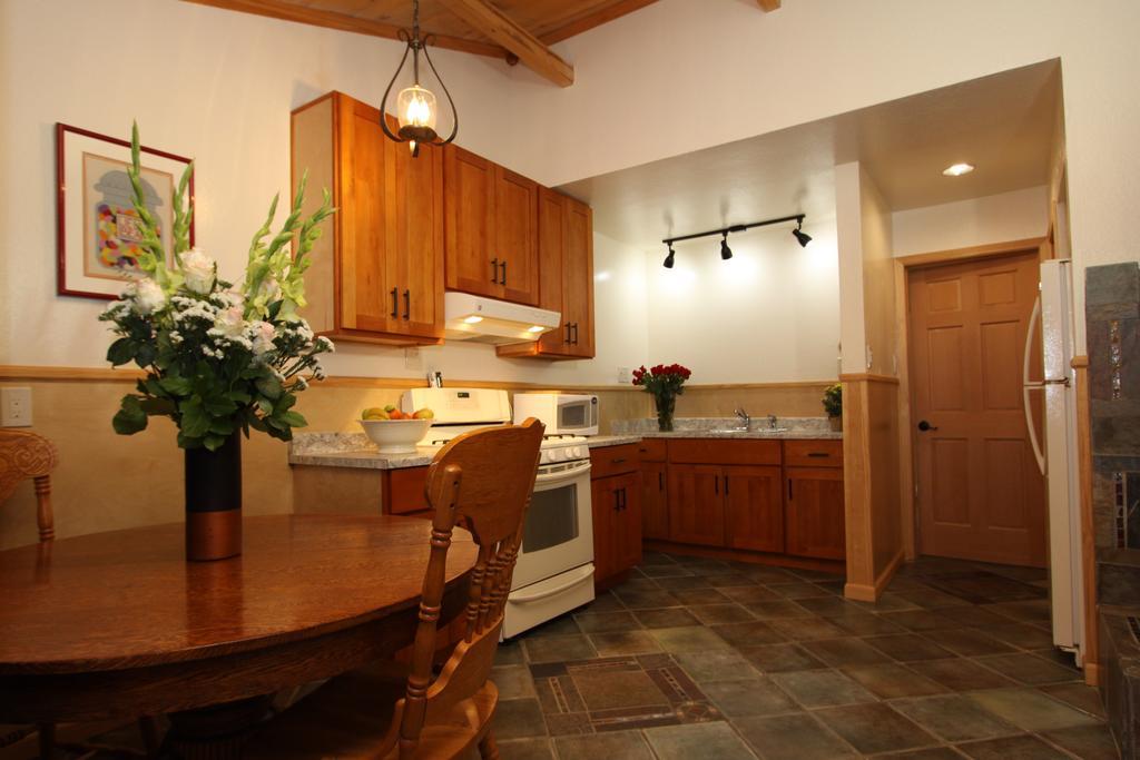 The Woods Hotel - Gay Lgbtq Cabins Guerneville Εξωτερικό φωτογραφία