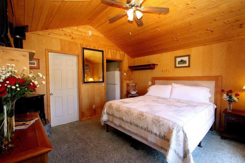 The Woods Hotel - Gay Lgbtq Cabins Guerneville Εξωτερικό φωτογραφία